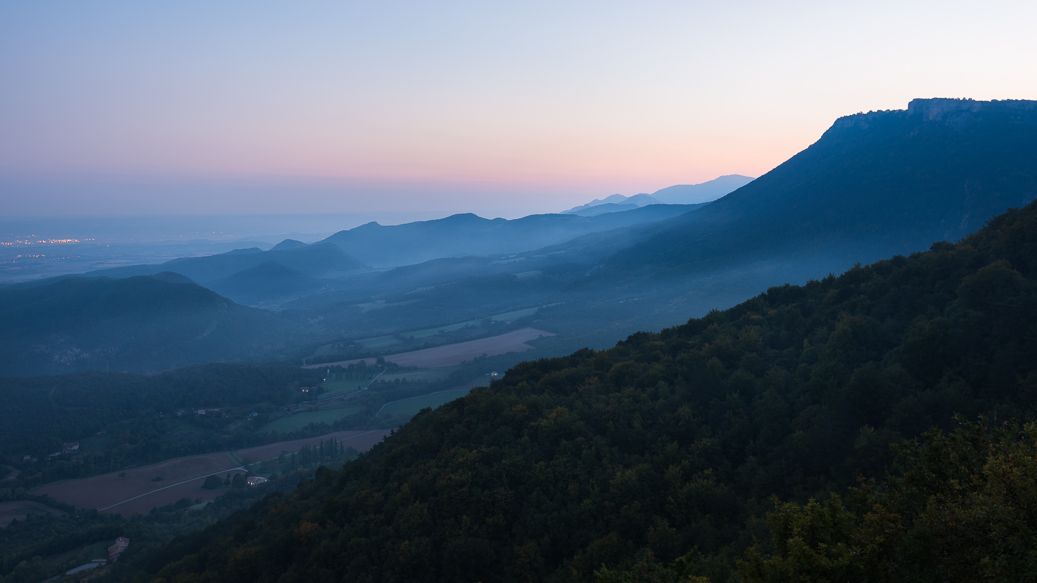 Belles lumières peu avant le lever du soleil.