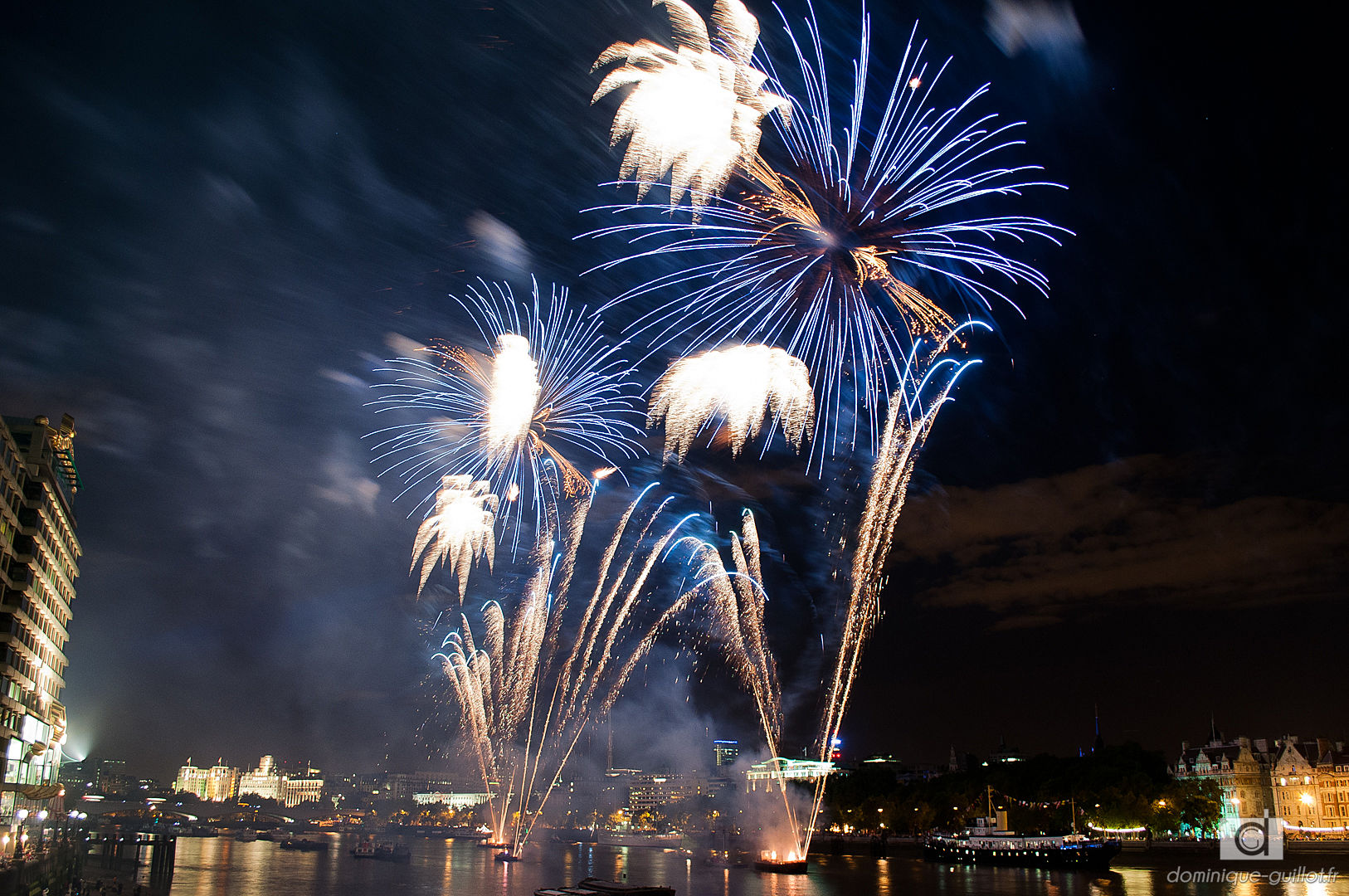 Feux d'artifice sur la Tamise